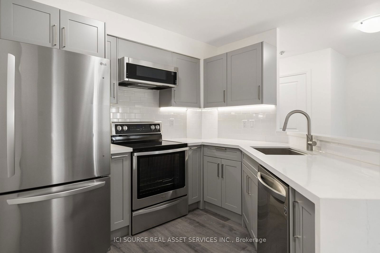 25 Grenville St, unit 2102 for rent