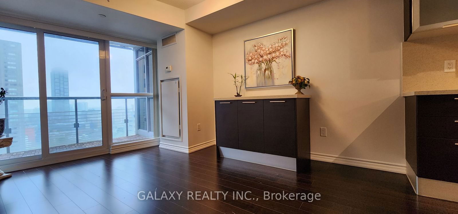 386 Yonge St, unit 1505 for sale