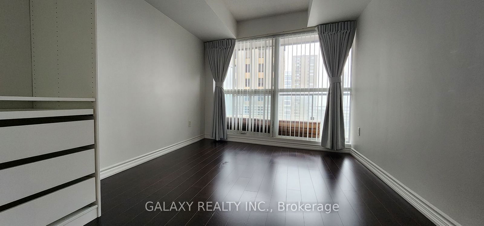 386 Yonge St, unit 1505 for sale