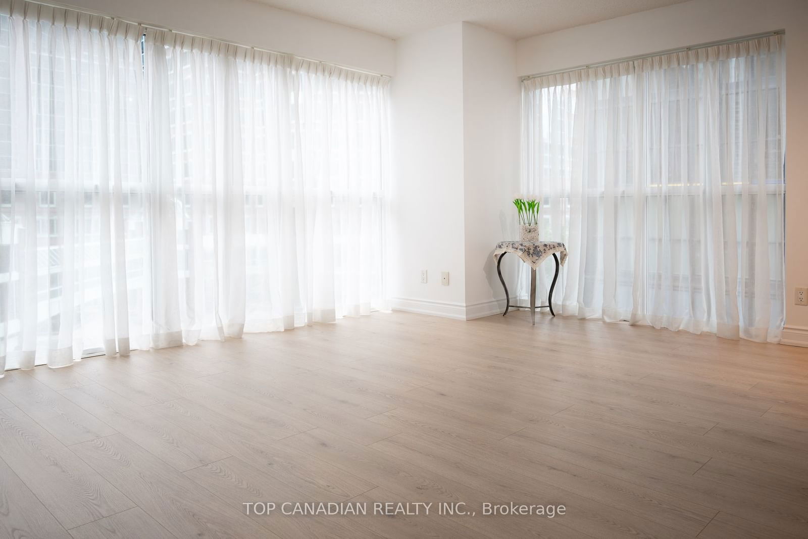 28 Ted Rogers Way, unit 402 for sale