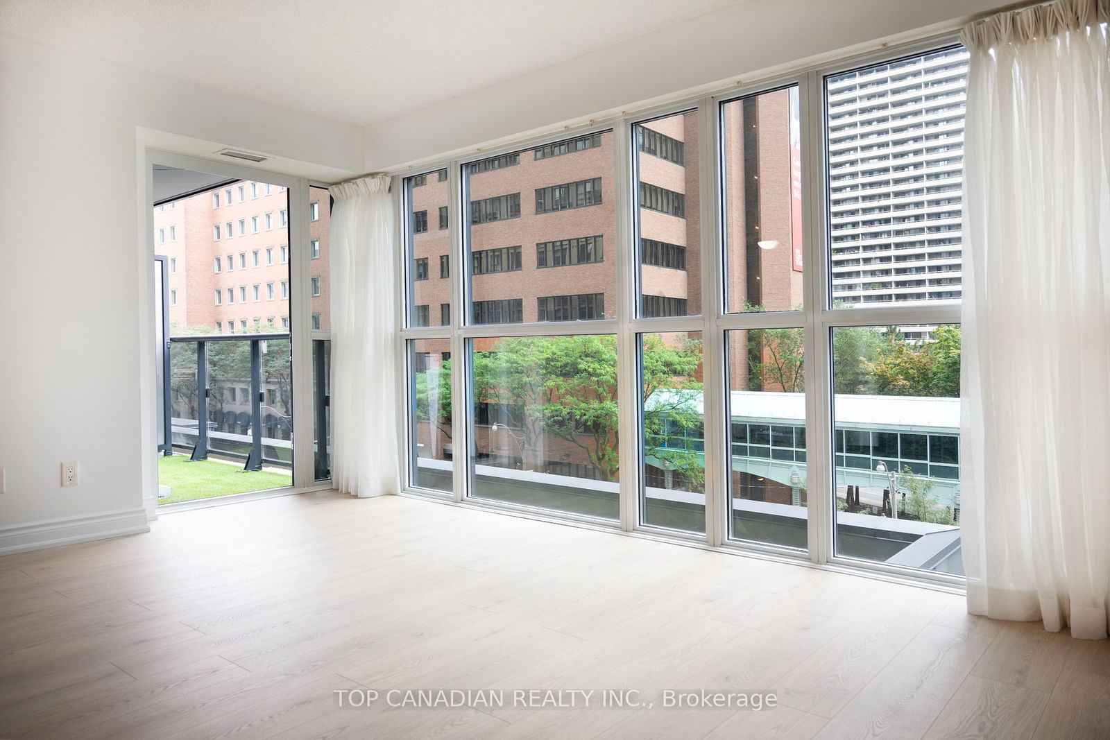 28 Ted Rogers Way, unit 402 for sale