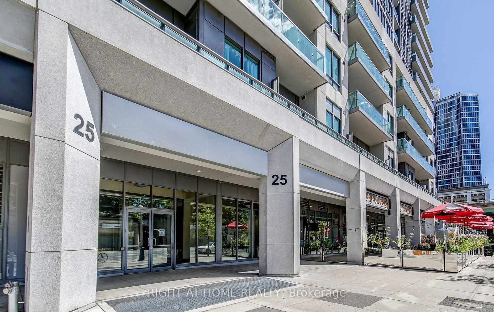 25 Lower Simcoe St, unit 928 for sale