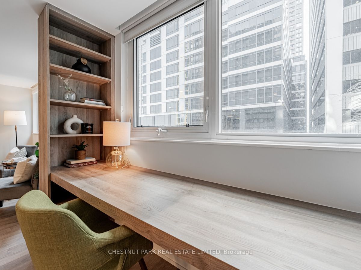 360 Bloor St E, unit 508 for sale