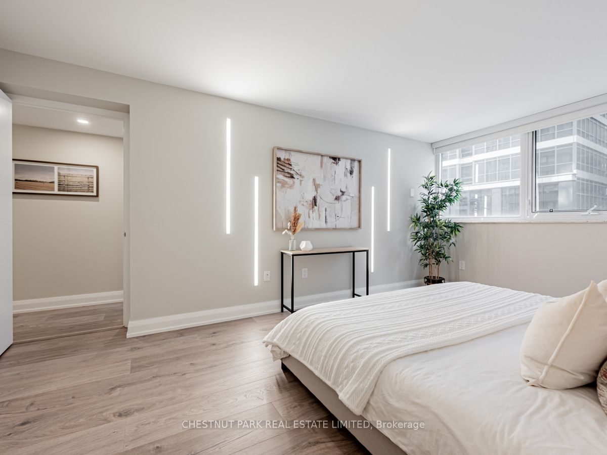 360 Bloor St E, unit 508 for sale