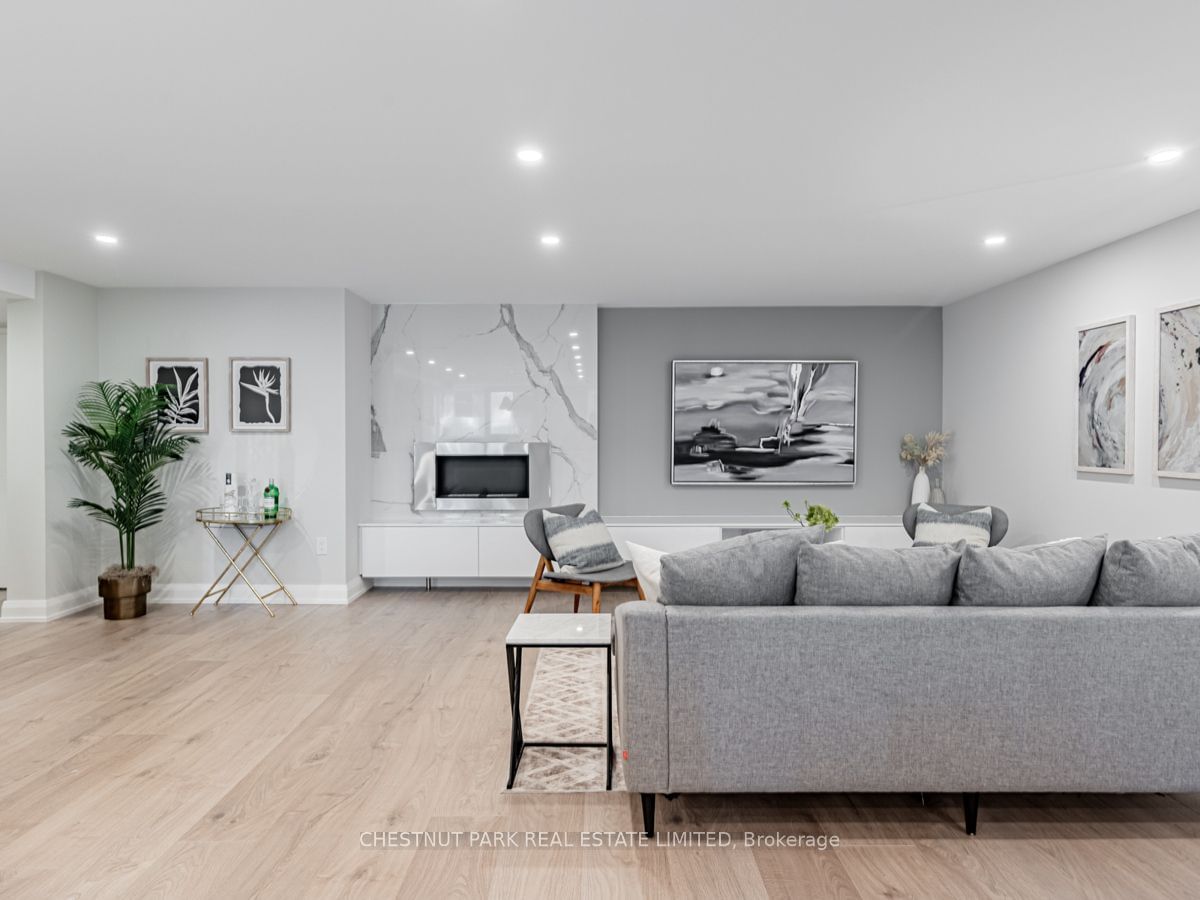 360 Bloor St E, unit 508 for sale