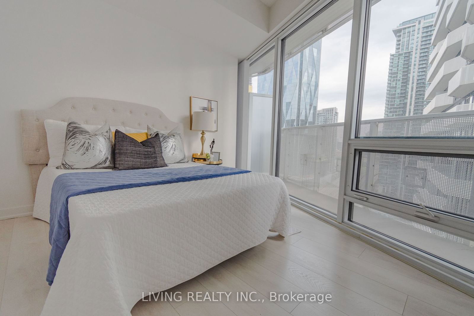 100 Harbour St, unit 2107 for sale