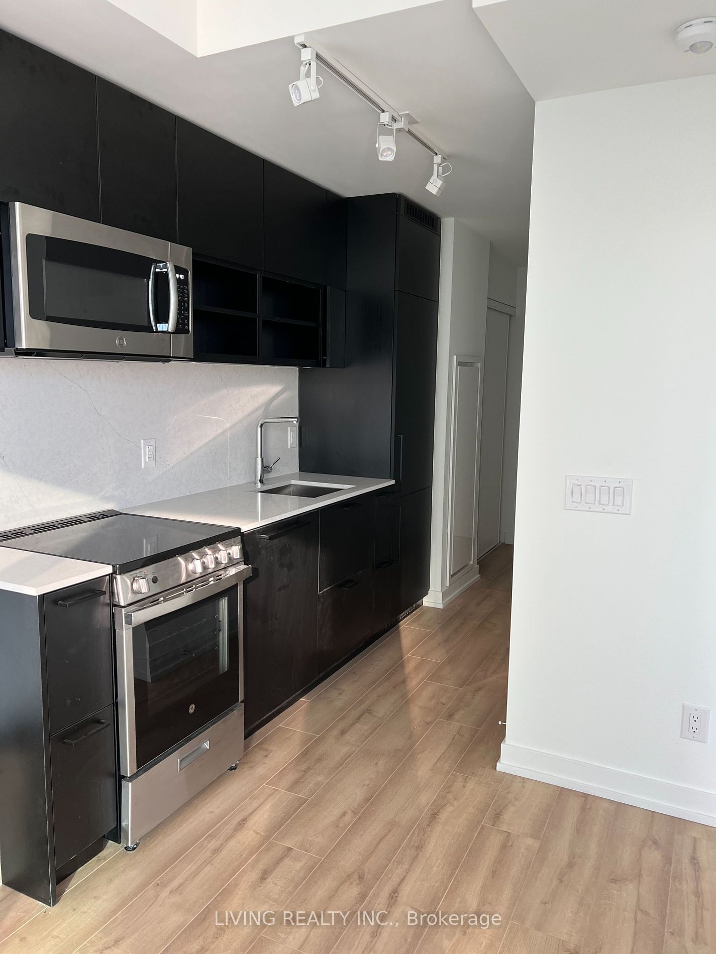 135 East Liberty St, unit 1809 for rent