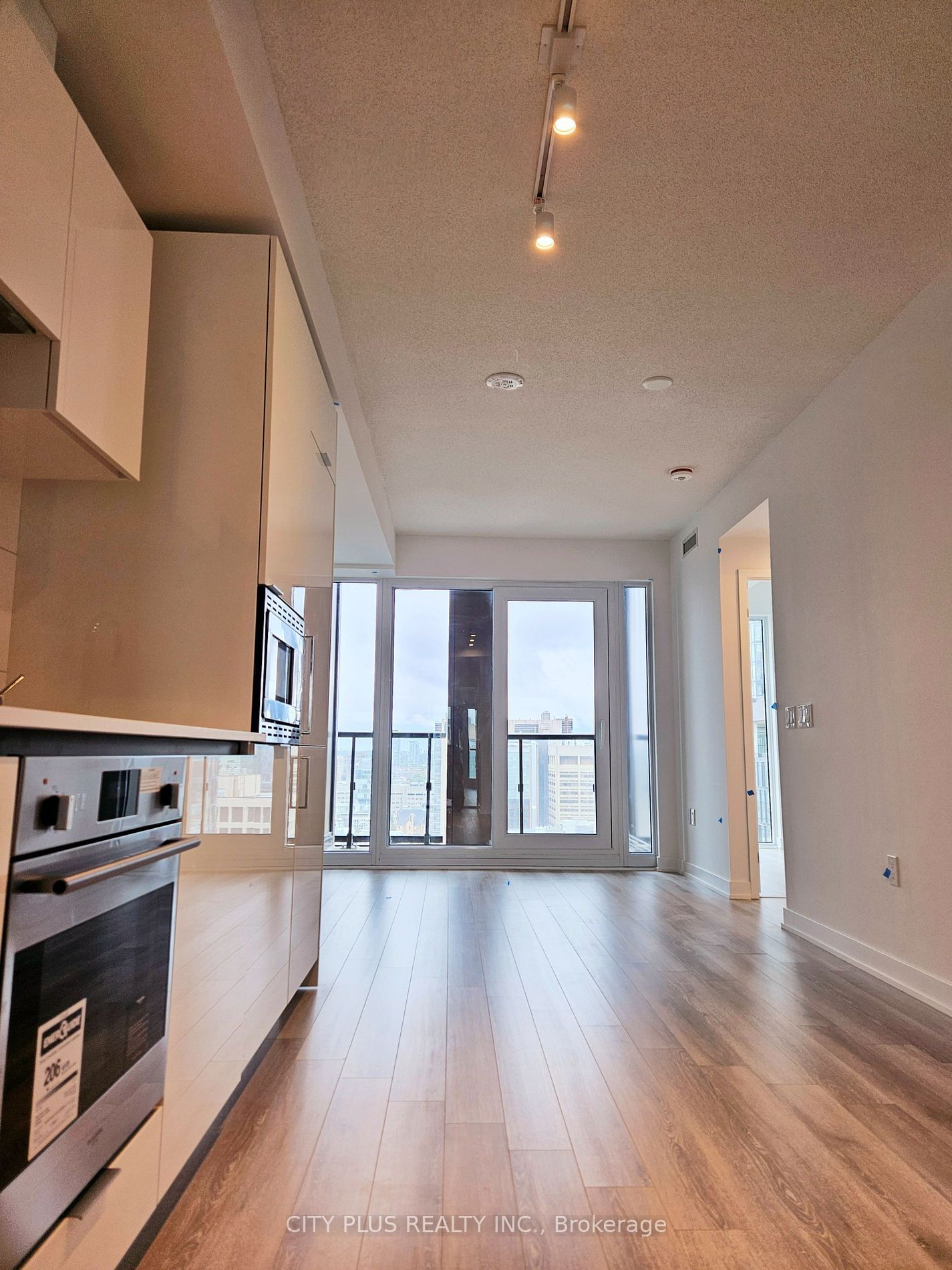 238 Simcoe St, unit 2510 for rent