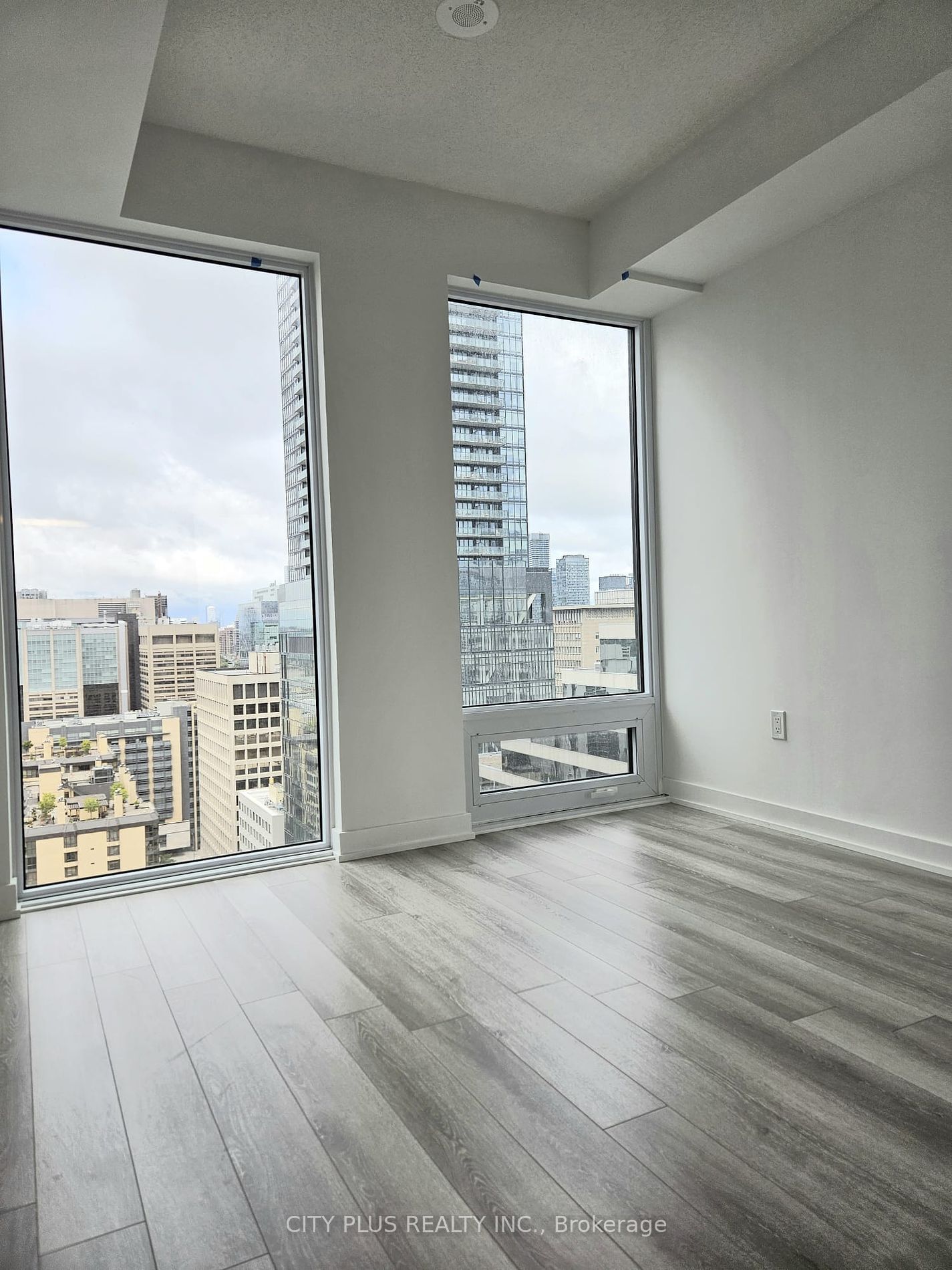 238 Simcoe St, unit 2510 for rent