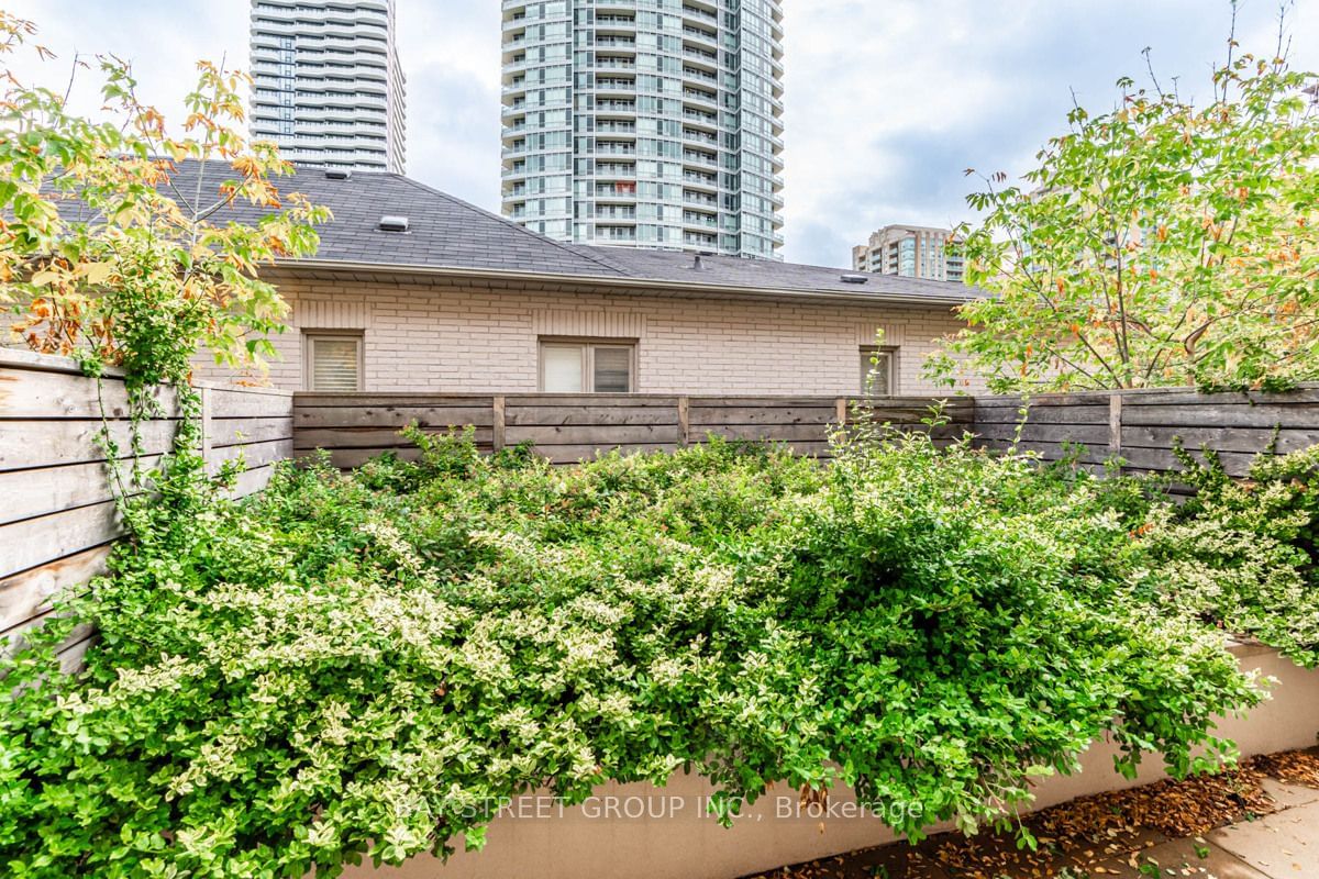 Kenneth & Holmes Urban Townhomes, North York, Toronto