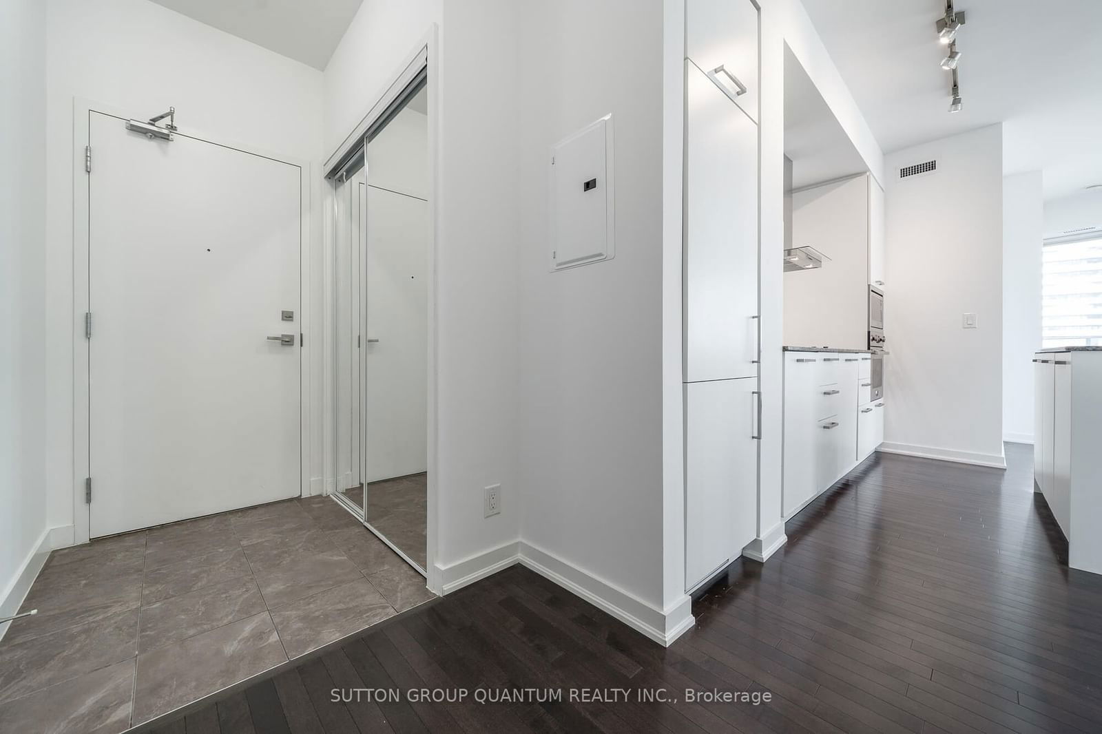 12 York St, unit 802 for rent