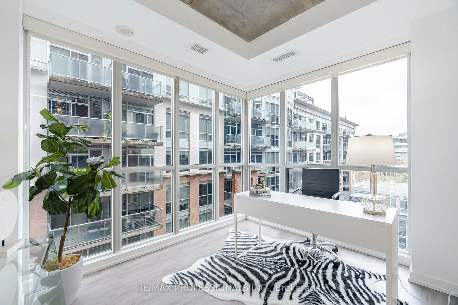 1 Shaw St, unit 727 for sale