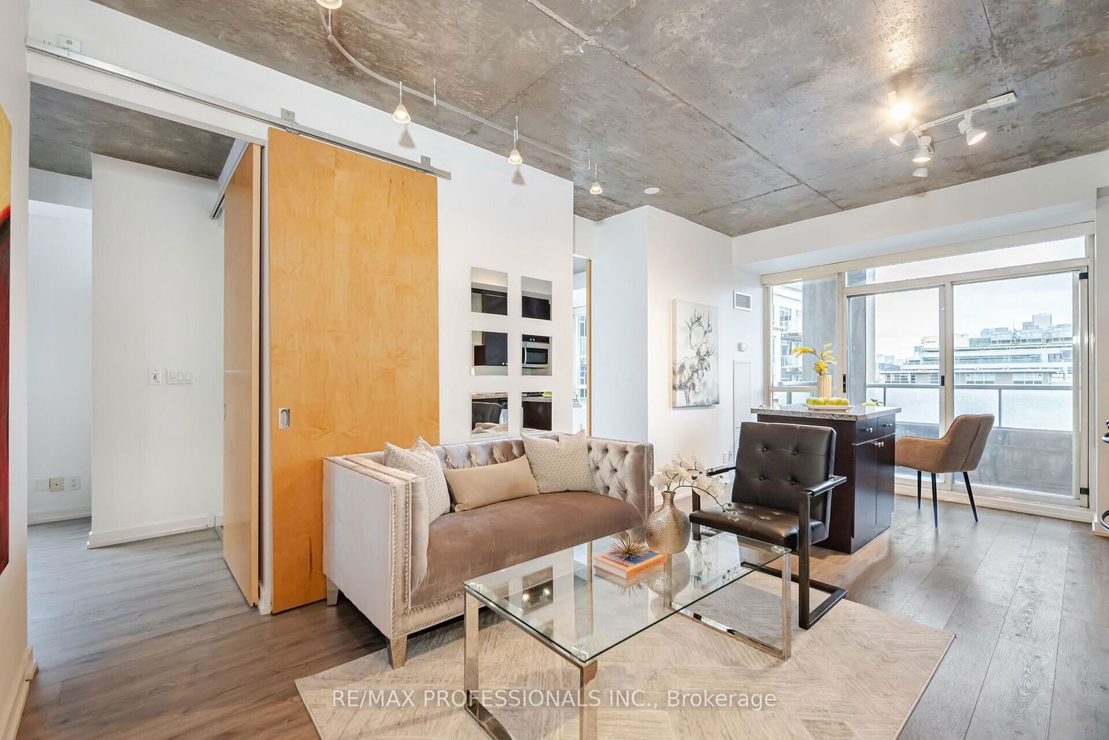 1 Shaw St, unit 727 for sale