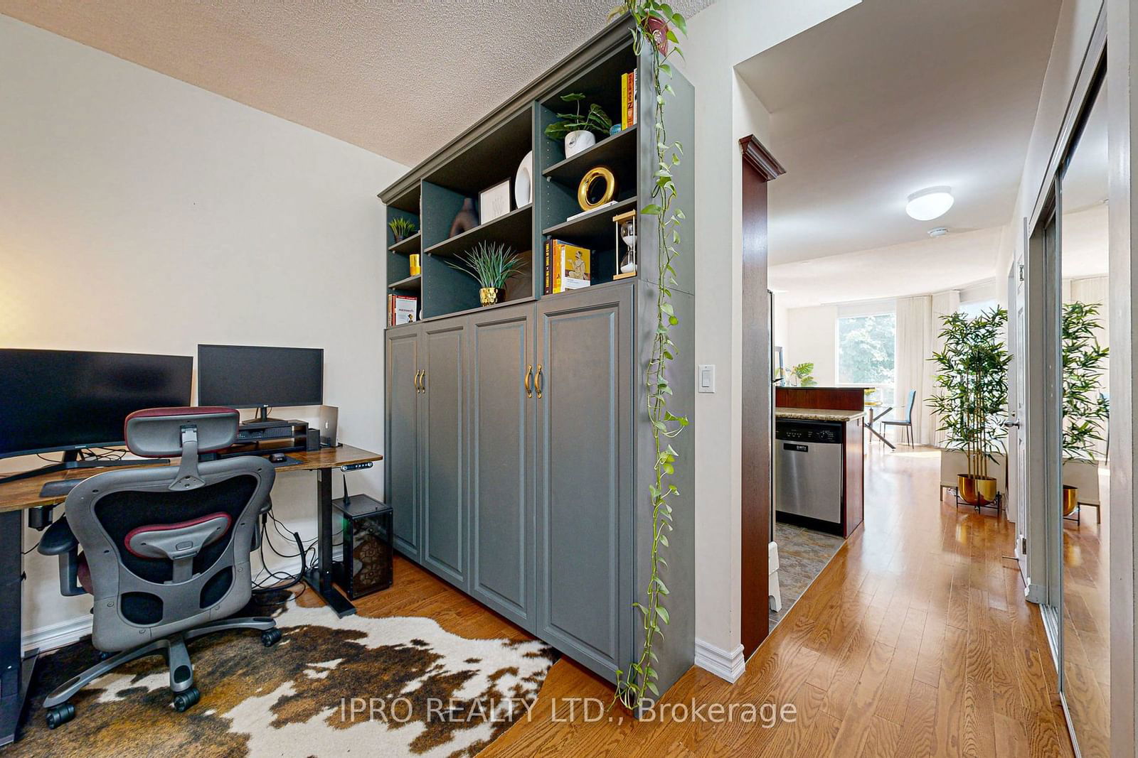 4200 Bathurst St, unit 203 for sale