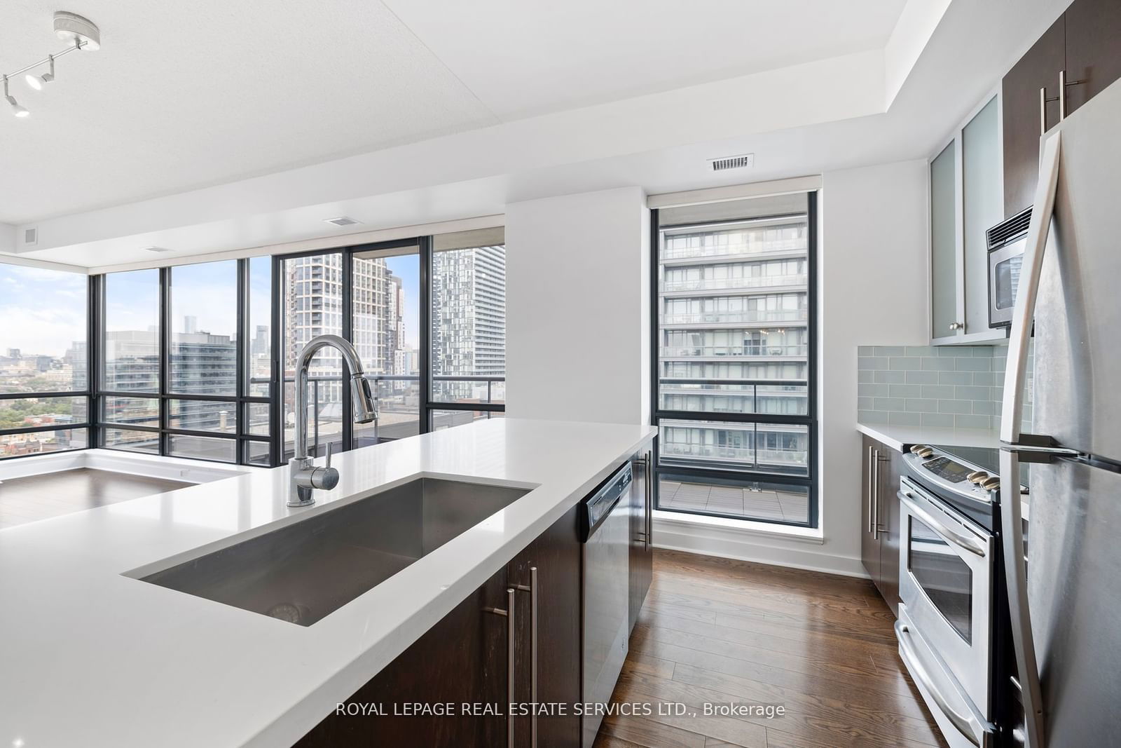 438 King St W, unit 2002 for rent