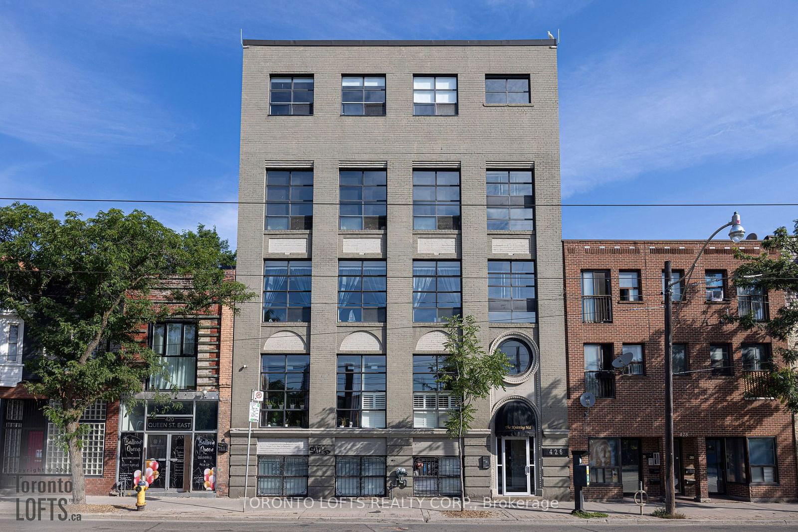 426 Queen St E, unit A01 for sale