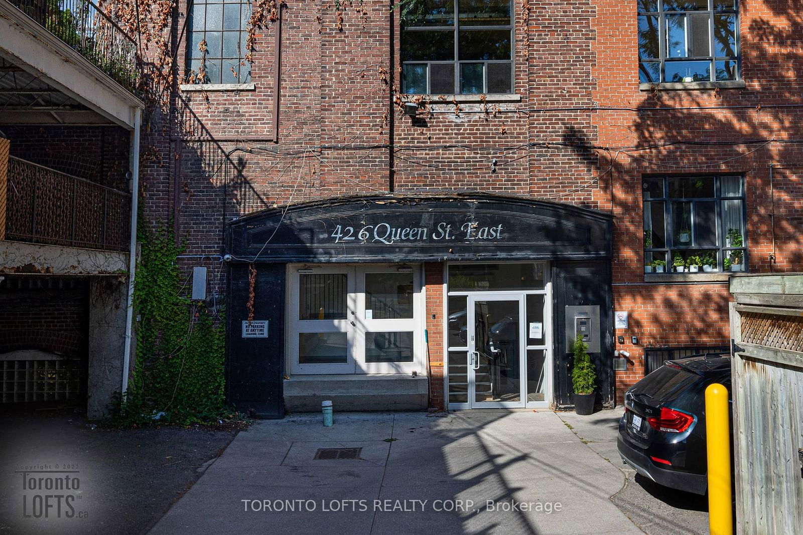 426 Queen St E, unit A01 for sale