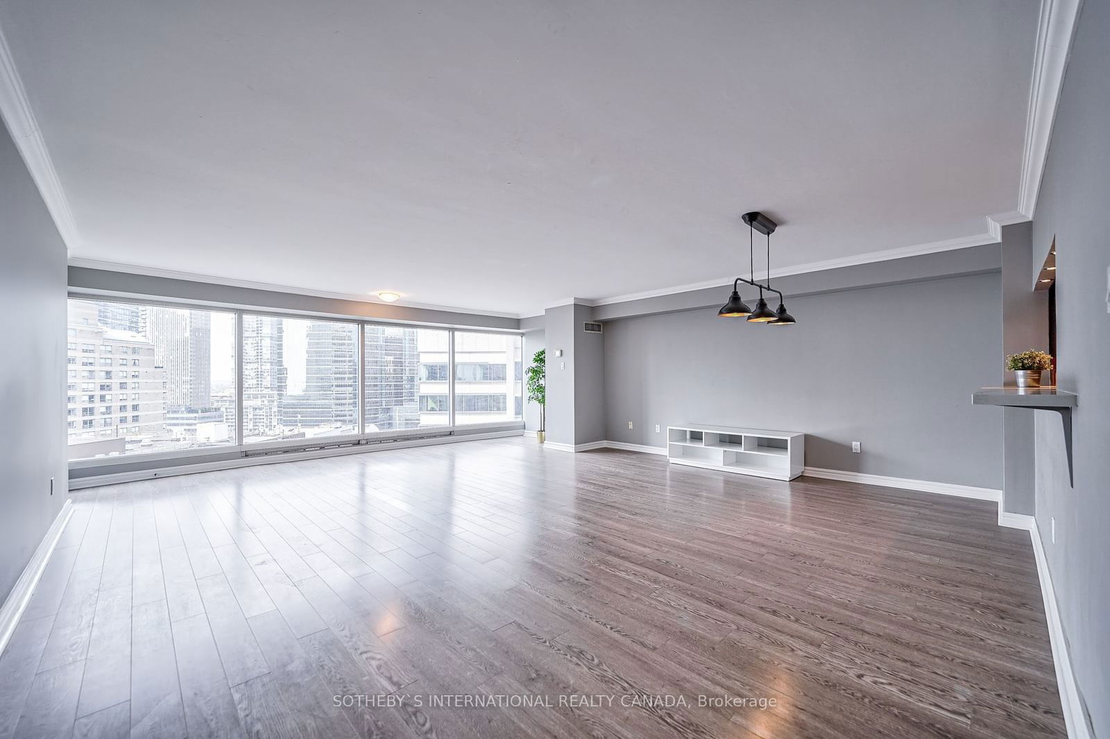 33 University Ave, unit 2506 for sale