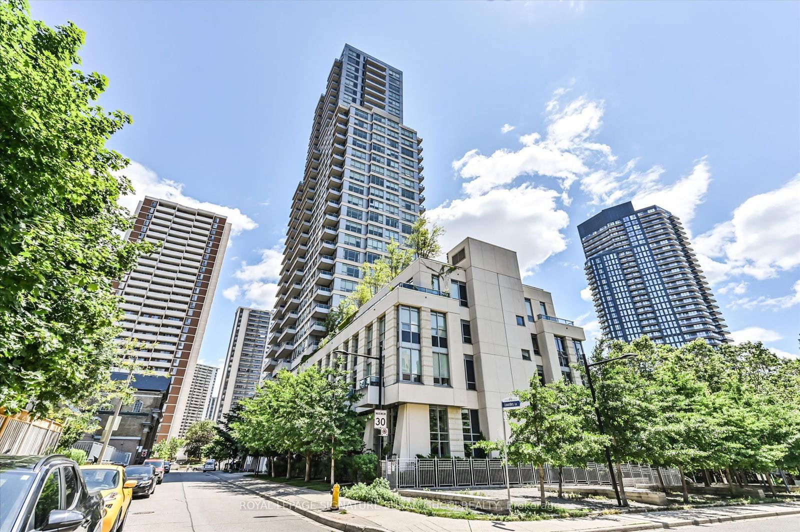 500 Sherbourne St, unit 907 for sale