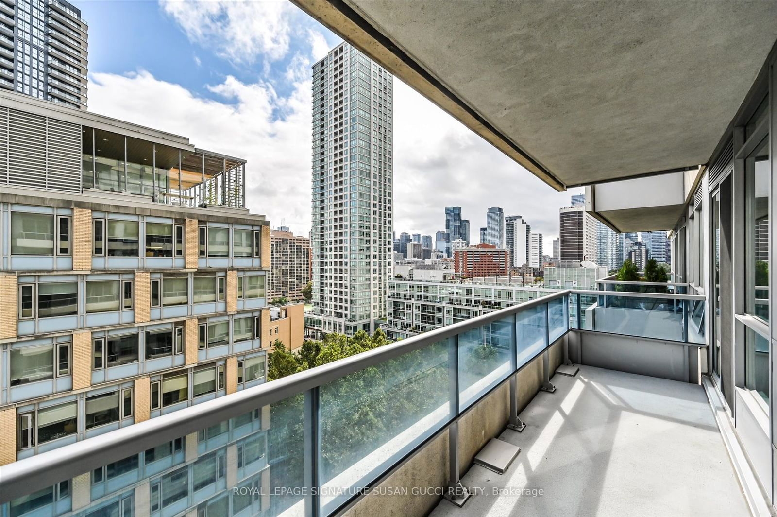 500 Sherbourne St, unit 907 for sale