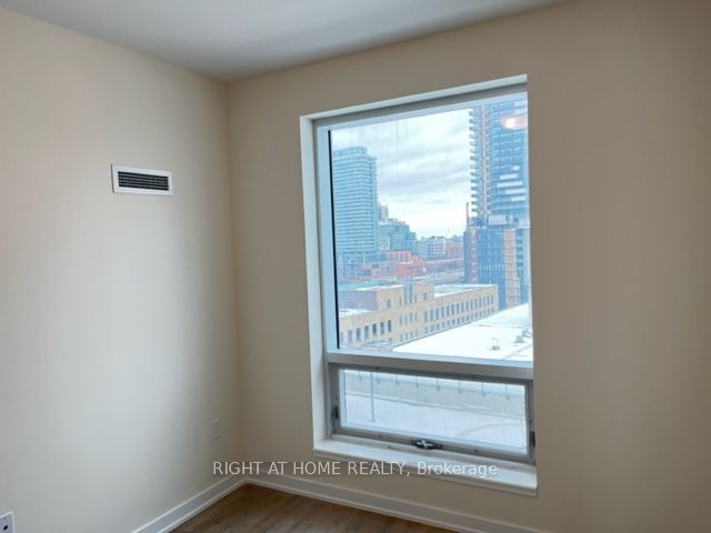 28 Freeland St, unit 907 for rent