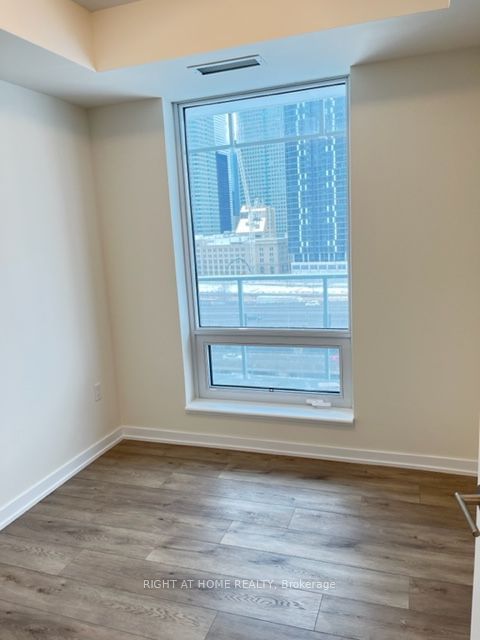 28 Freeland St, unit 907 for rent