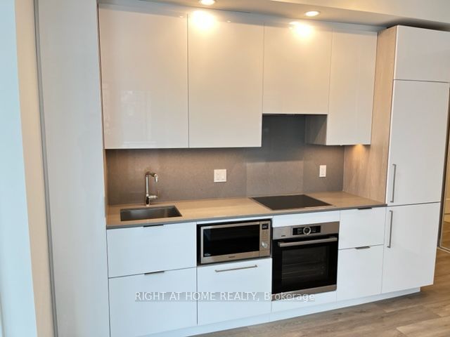 28 Freeland St, unit 907 for rent