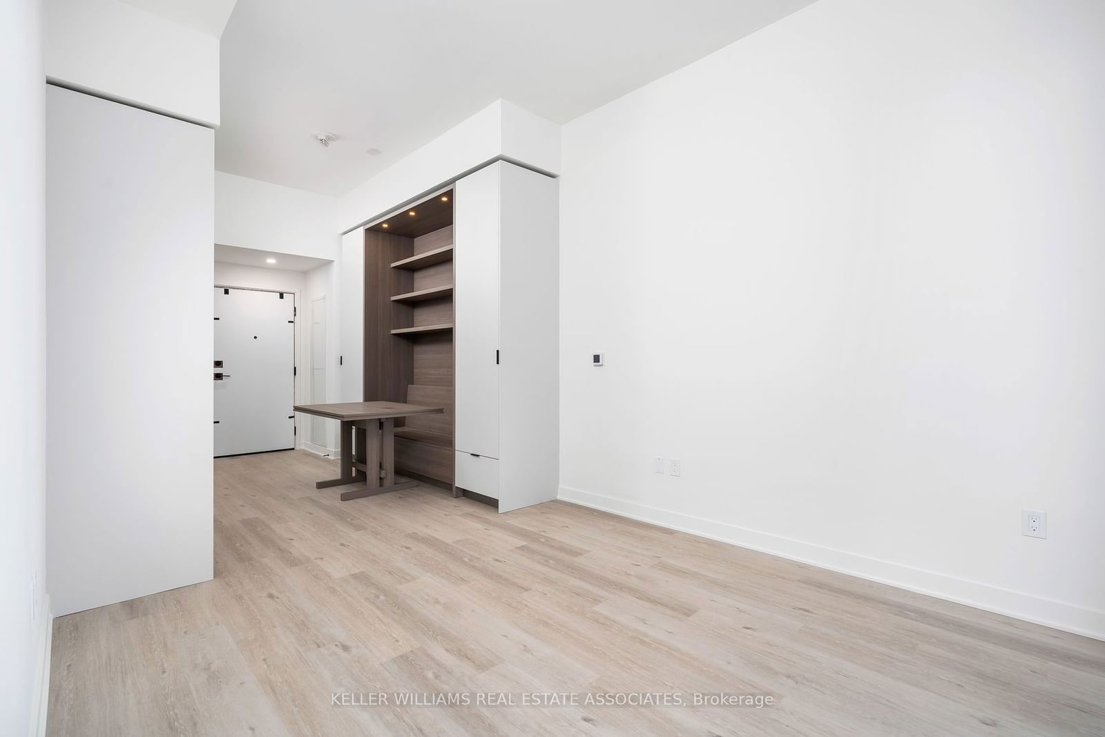 55 Charles St E, unit 3908 for rent