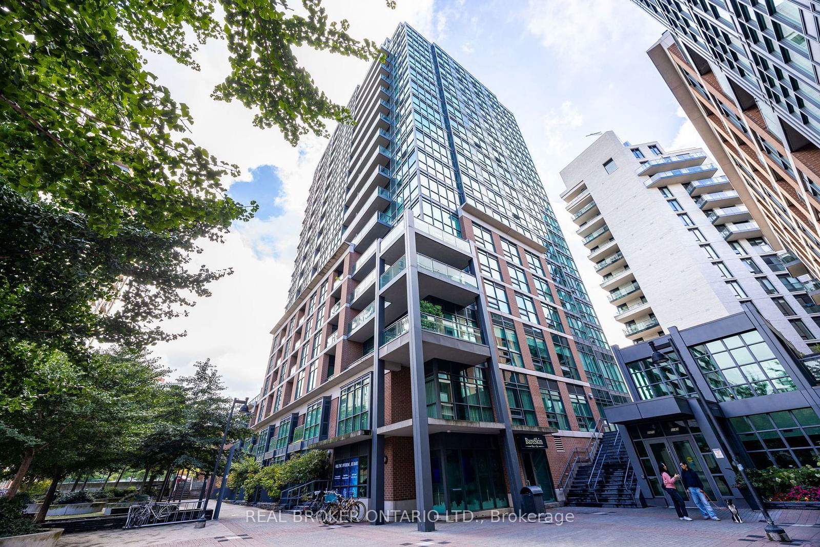 1171 Queen St W, unit 711 for rent