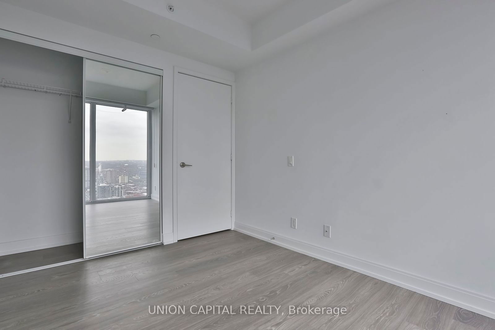 181 Dundas St E, unit 5103 for rent