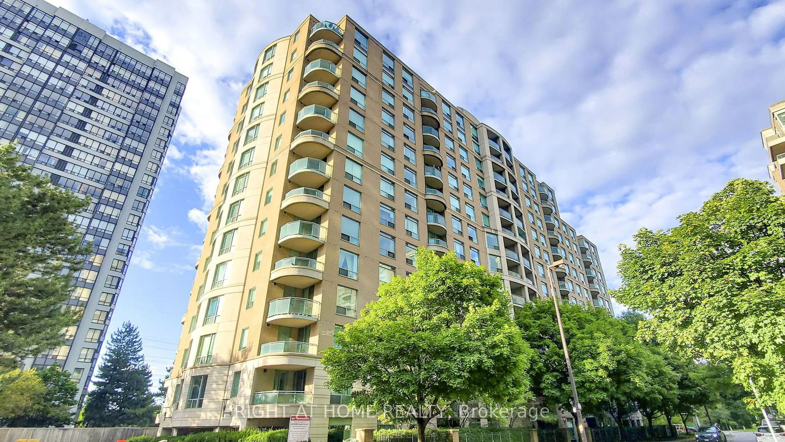 8 Pemberton Ave, unit 105 for rent