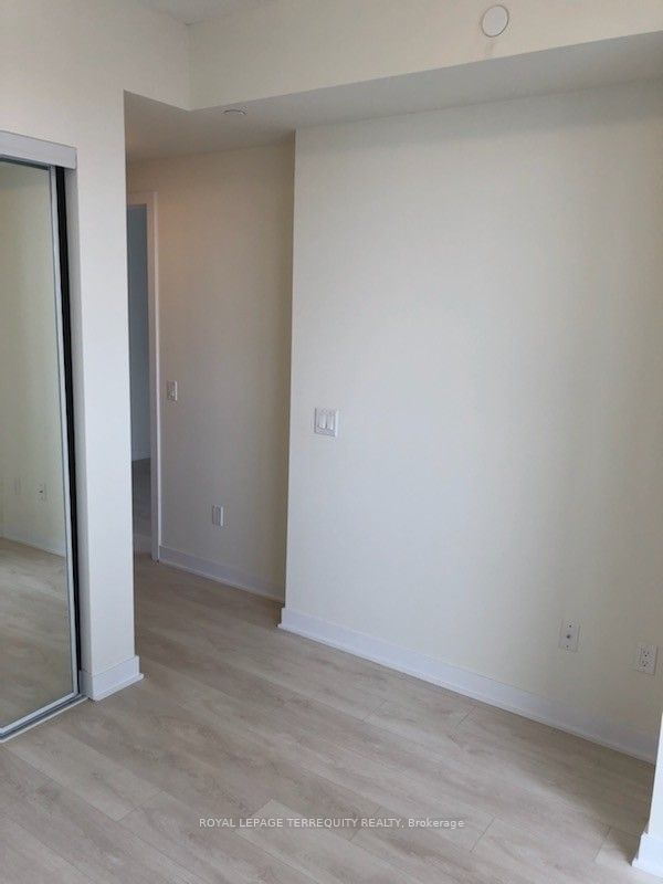 2221 Yonge St, unit 3810 for rent