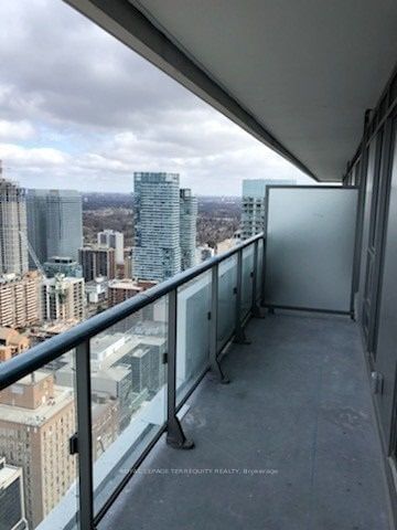 2221 Yonge St, unit 3810 for rent