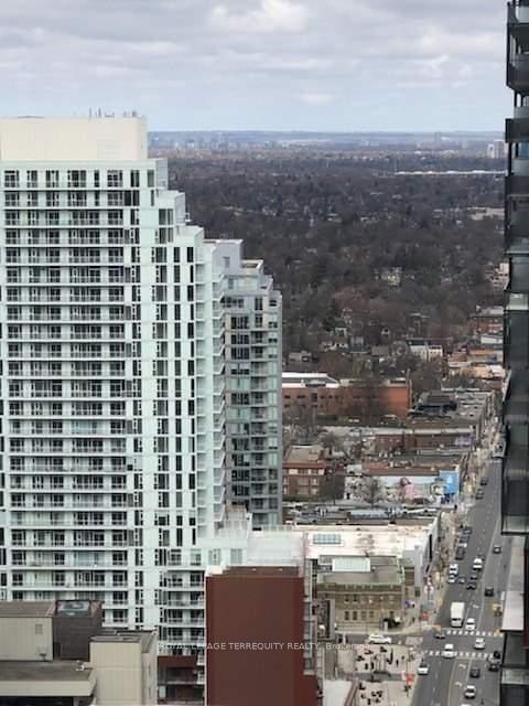 2221 Yonge St, unit 3810 for rent