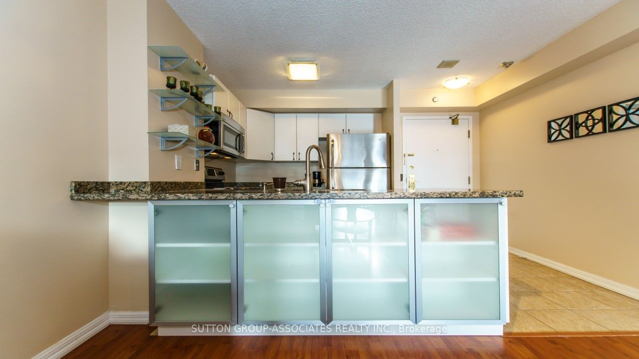 25 Grenville St, unit 603 for rent