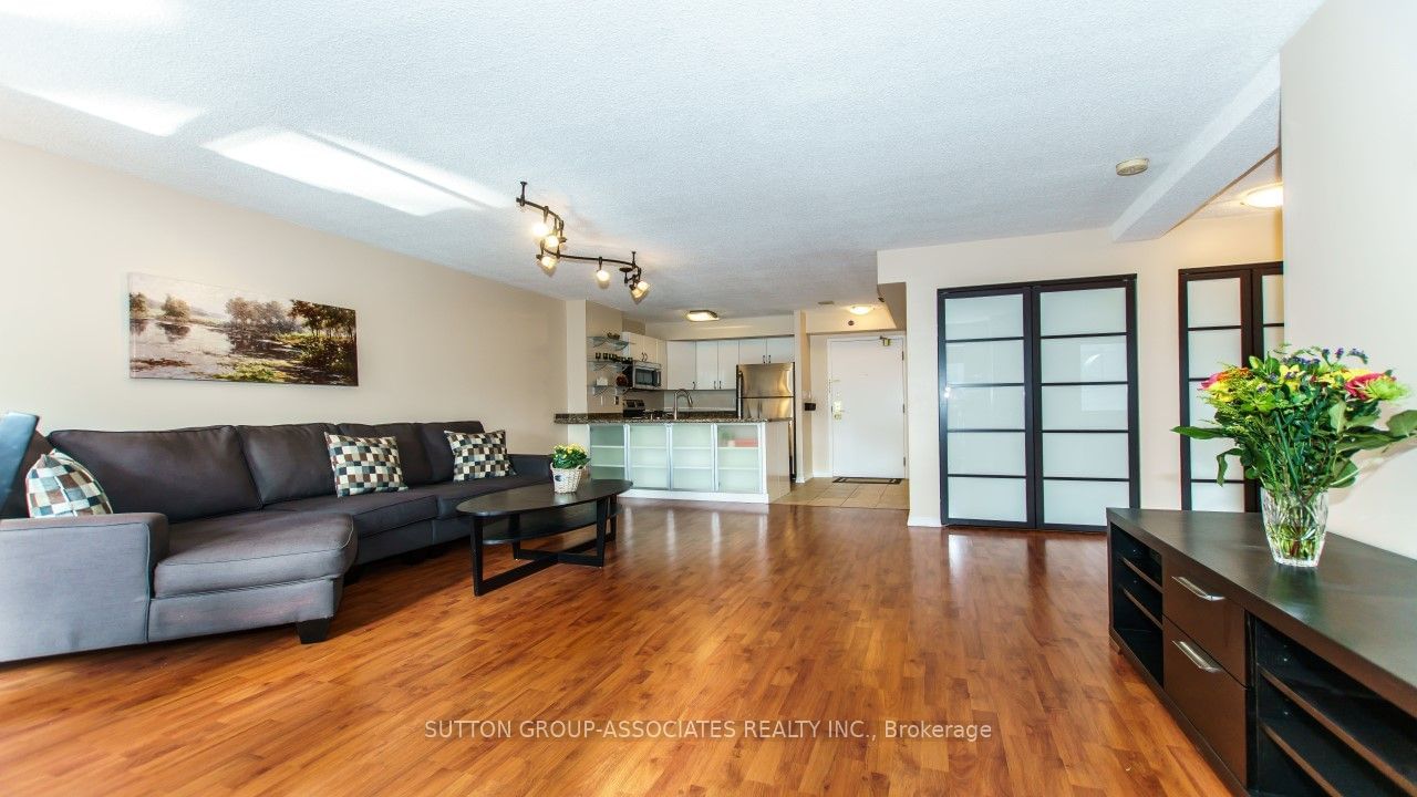 25 Grenville St, unit 603 for rent