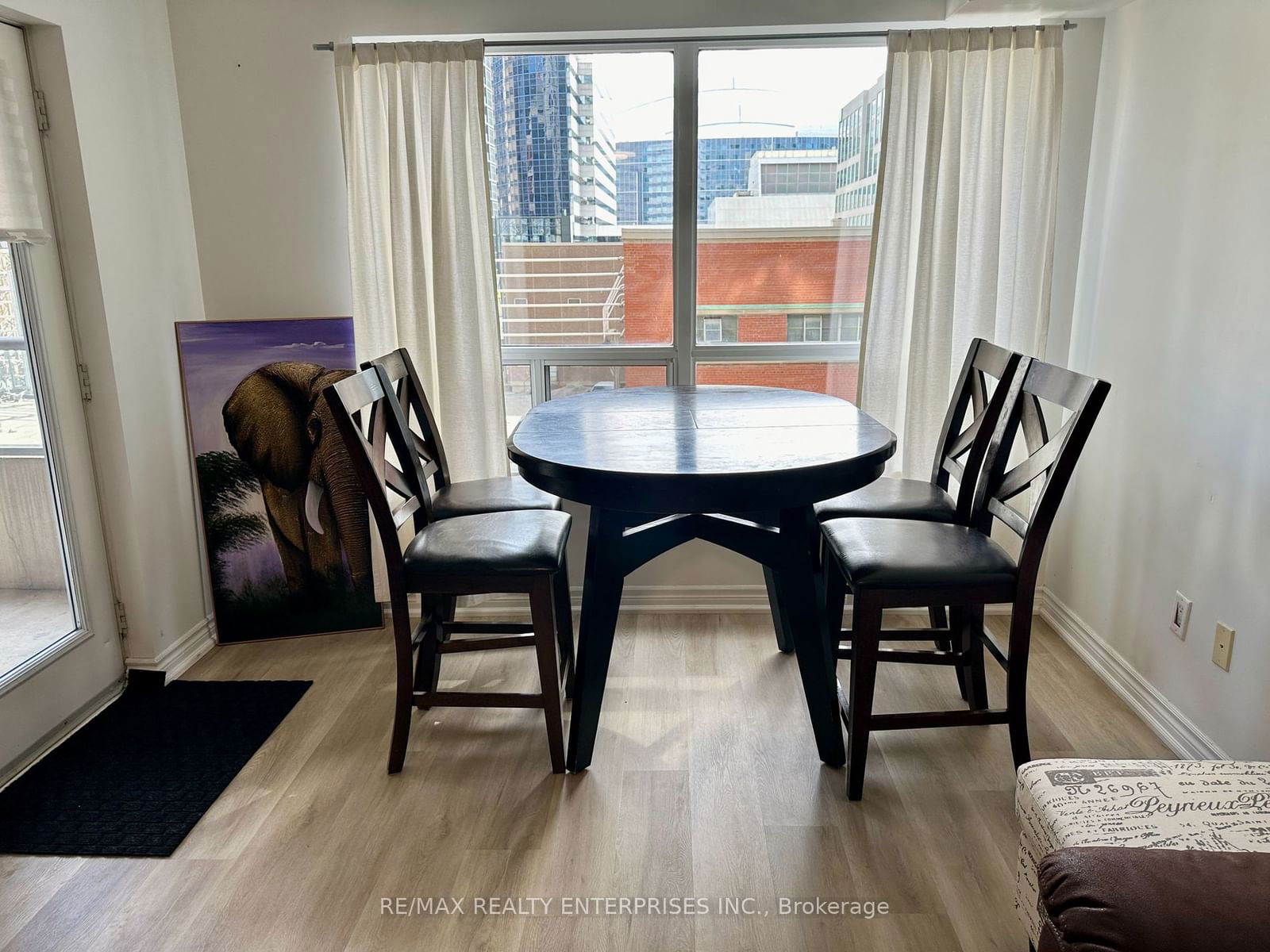 250 Wellington St W, unit 436 for rent