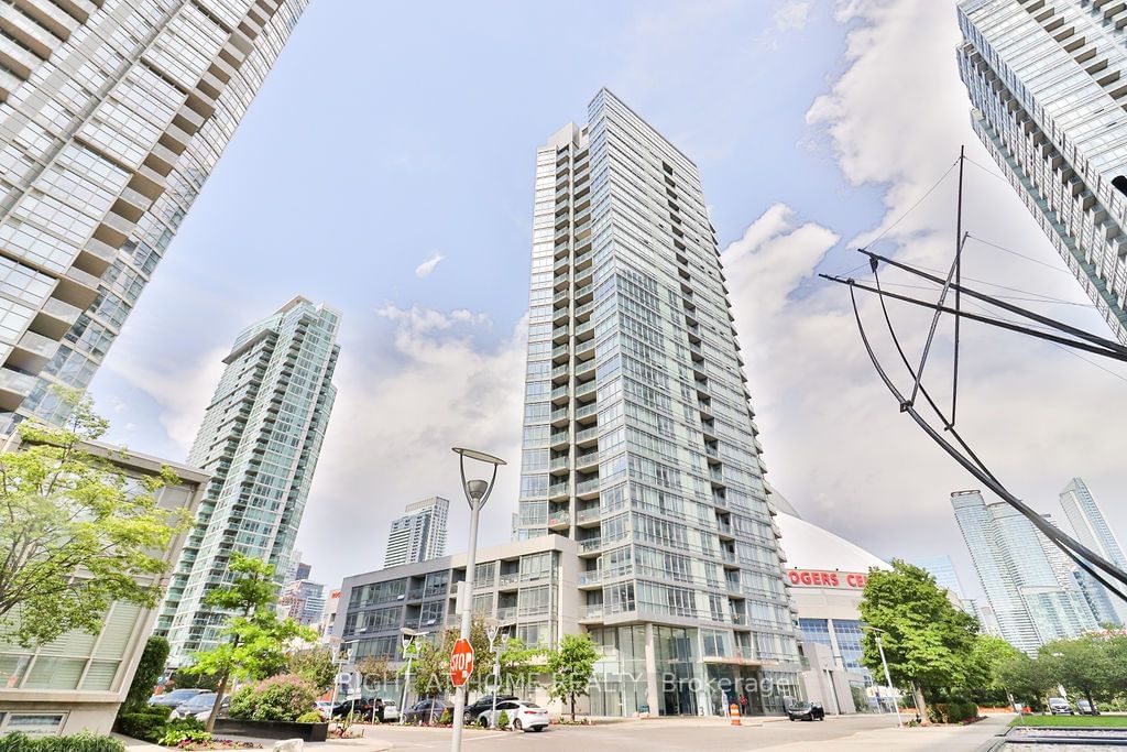 3 Navy Wharf Crt, unit 1211 for sale