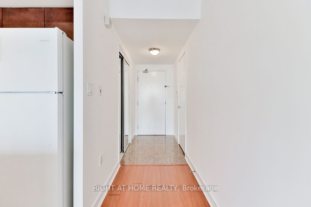 3 Navy Wharf Crt, unit 1211 for sale