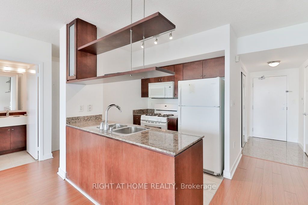 3 Navy Wharf Crt, unit 1211 for sale