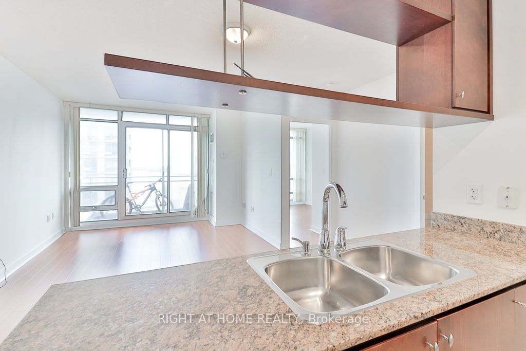 3 Navy Wharf Crt, unit 1211 for sale