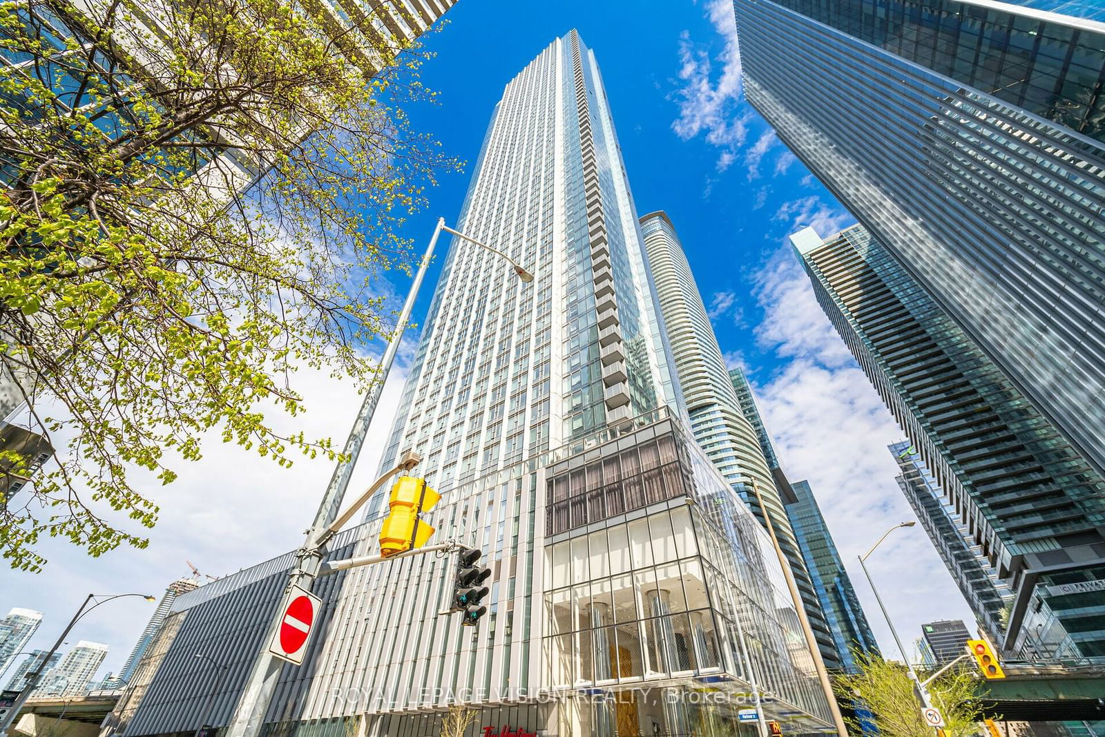 10 York St, unit 2401 for sale