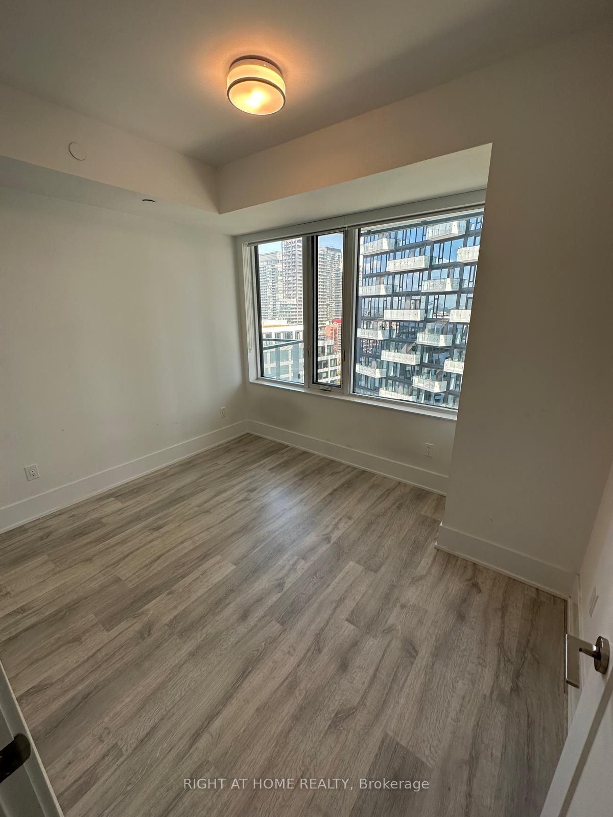 470 Front St W, unit 1610 for rent