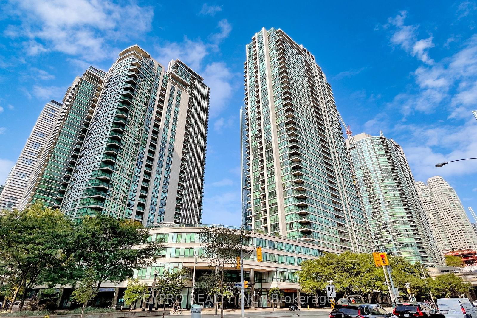 16 Yonge St, unit 810 for sale