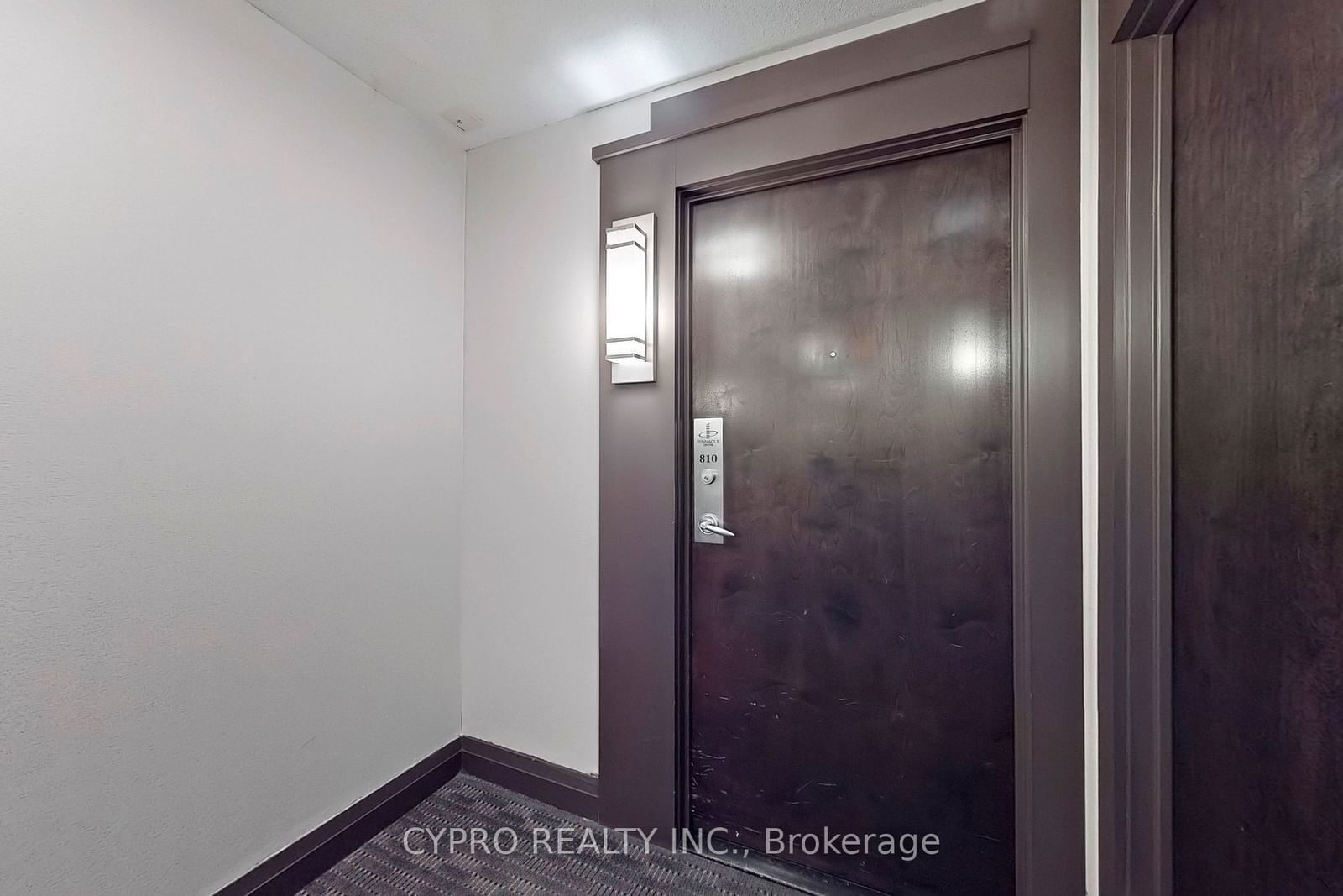 16 Yonge St, unit 810 for sale