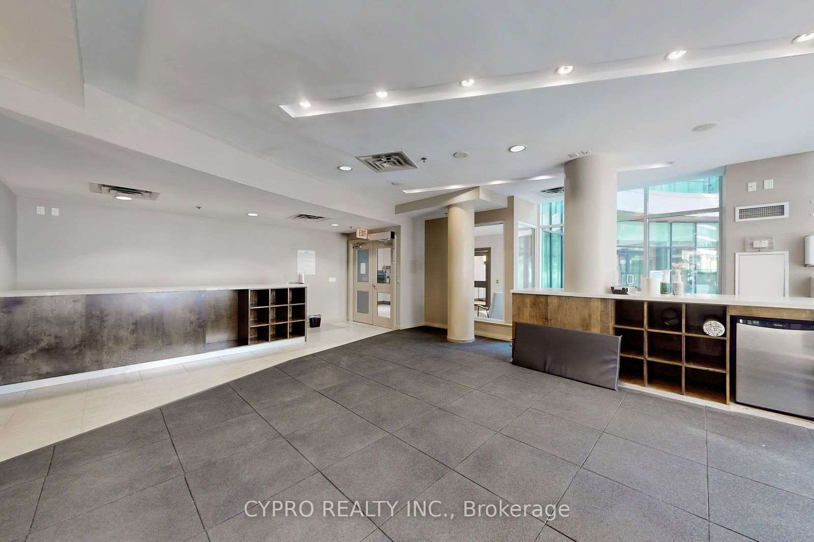 16 Yonge St, unit 810 for sale