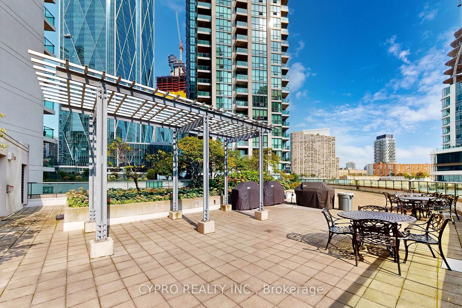 16 Yonge St, unit 810 for sale