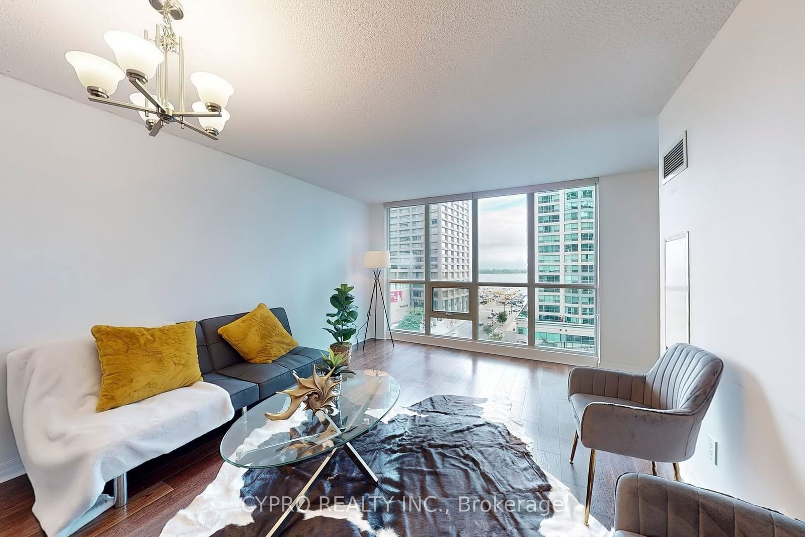 16 Yonge St, unit 810 for sale