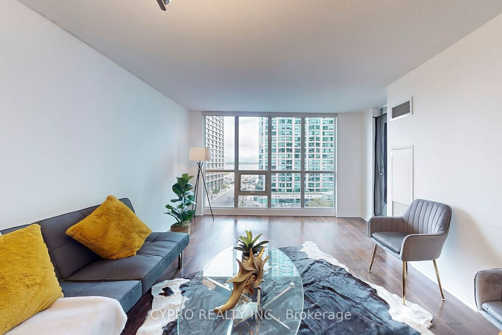 16 Yonge St, unit 810 for sale