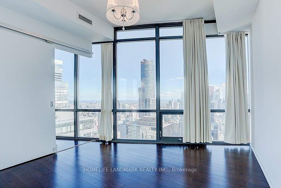 832 Bay St, unit 4808 for rent